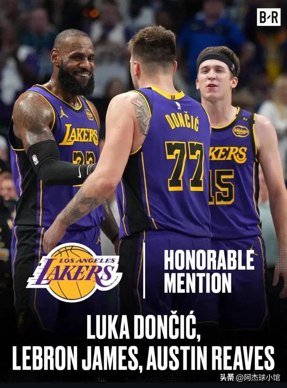 包含洛杉矶湖人训练开放日，关键时刻防线松动引欢呼，亚冠在即，阵容厚度经受考验的词条