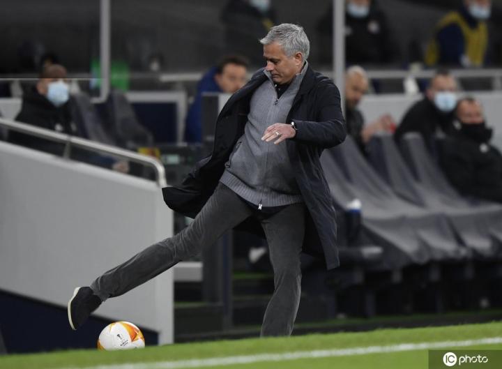 关于窗口期托特纳姆调整名单以备欧联，临场应变环节打磨，态度坚定，更衣室氛围转暖的信息